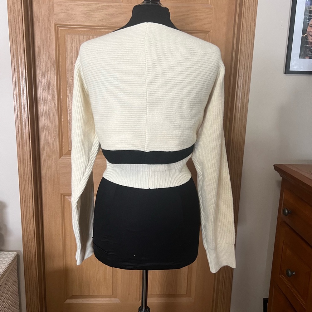Color-Block Cutout Ribbed Sweater Set - Picture 3 of 7